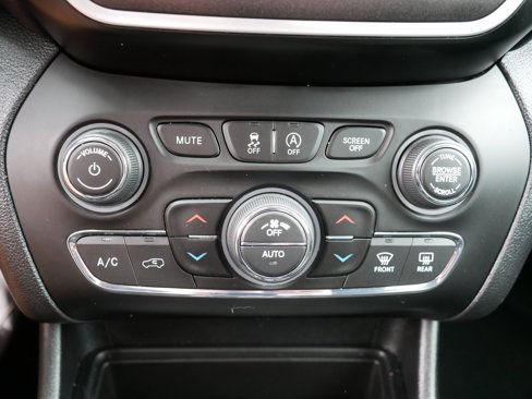 Used 2019 Jeep Cherokee Trailhawk w/ Cold Weather Group image 23