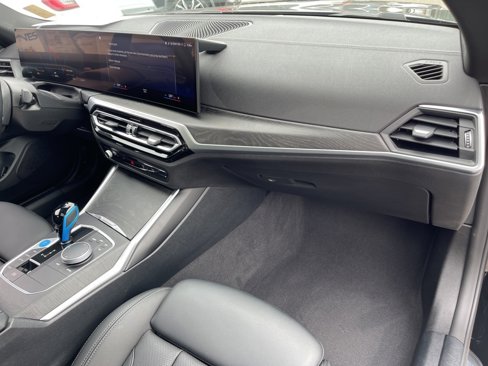 Used 2022 BMW i4 eDrive40 image 23