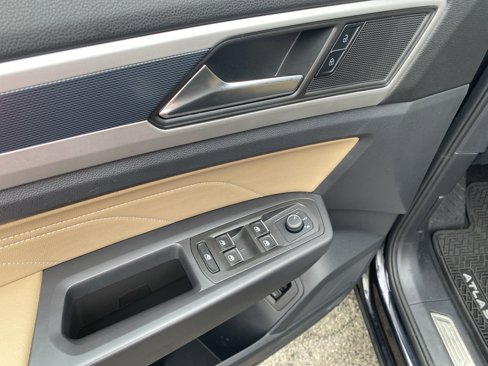 Used 2022 Volkswagen Atlas Cross Sport SE image 13