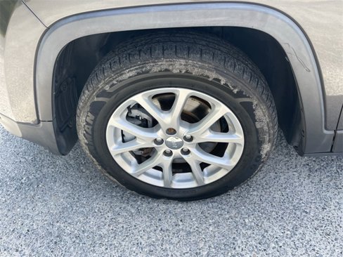 Used 2014 Jeep Cherokee Latitude w/ Comfort/Convenience Group image 10
