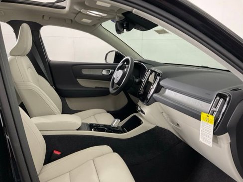 New 2025 Volvo XC40 B5 Plus w/ Protection Package Premier image 34