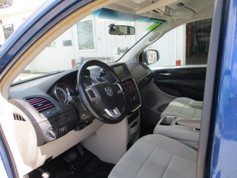 Used 2011 Dodge Grand Caravan Crew w/ Entertainment Group 1 image 9