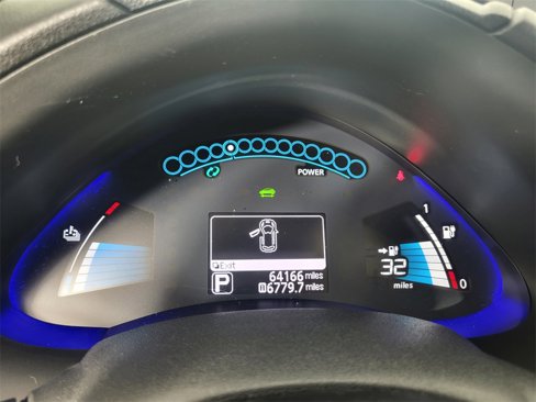 Used 2015 Nissan Leaf SV image 12