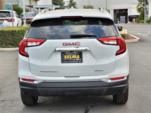Used 2024 GMC Terrain SLT image 6
