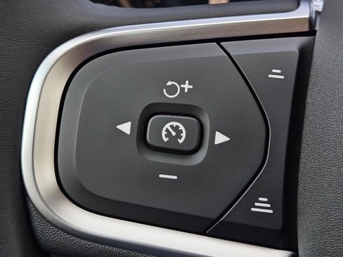 New 2025 Volvo XC60 B5 Core w/ Protection Package Premier image 14