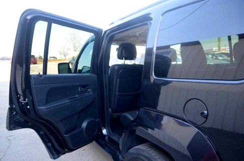 Used 2012 Jeep Liberty Sport image 18