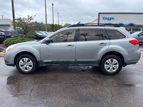 Used 2010 Subaru Outback 2.5i image 2