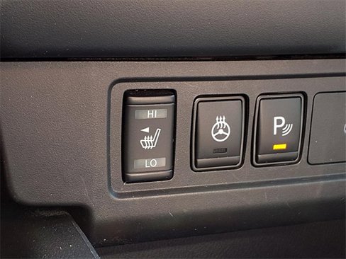 Used 2022 Nissan Frontier SV image 6