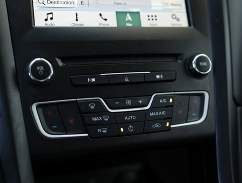 Used 2018 Ford Fusion SE w/ Equipment Group 201A image 15