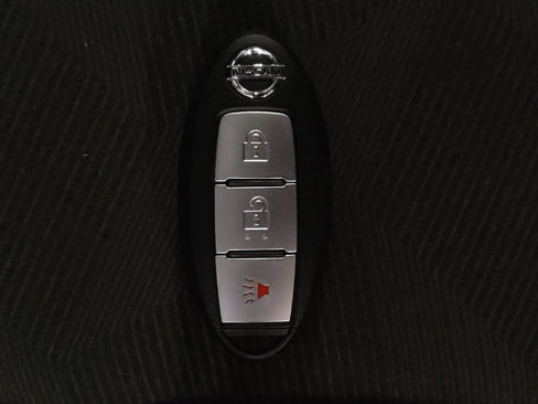 Used 2016 Nissan Rogue SV image 32