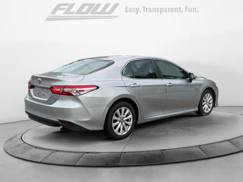 Used 2018 Toyota Camry LE image 8