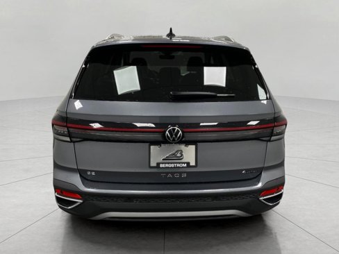 New 2025 Volkswagen Taos SE image 25