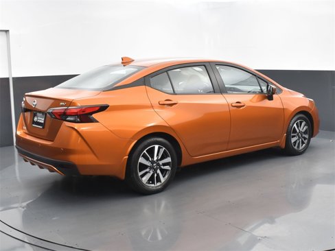 Used 2021 Nissan Versa SV image 3