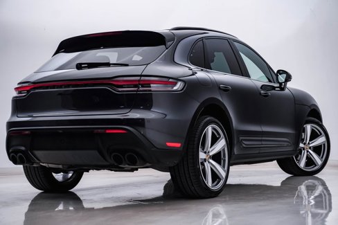 Certified 2024 Porsche Macan image 9