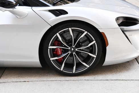 Used 2023 McLaren Artura image 21