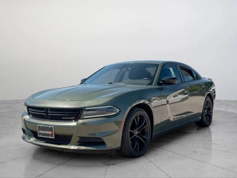 Used 2018 Dodge Charger SXT w/ Blacktop Package image 3