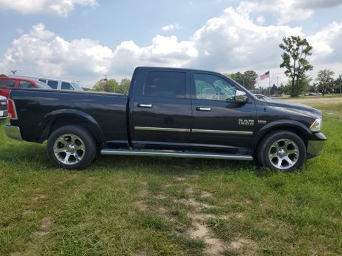 Used 2017 RAM 1500 Laramie w/ Convenience Group image 8