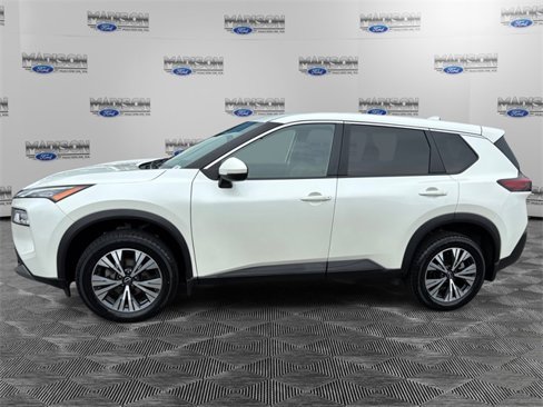 Used 2022 Nissan Rogue SV image 2