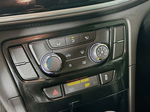 Used 2022 Buick Encore Preferred image 21