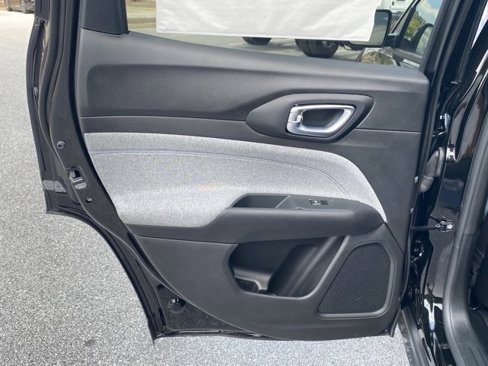 New 2025 Jeep Compass Latitude image 25