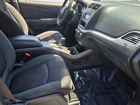 Used 2017 Dodge Journey SE image 18