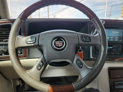 Used 2005 Cadillac Escalade EXT image 17
