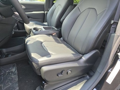 New 2026 Chrysler Pacifica Select image 4