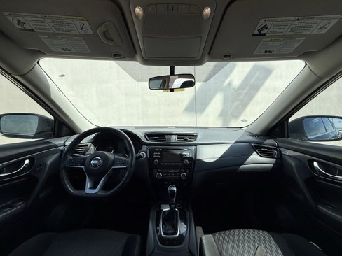 Used 2017 Nissan Rogue SV image 6