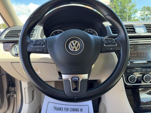 Used 2015 Volkswagen Passat TDI SEL Premium image 3