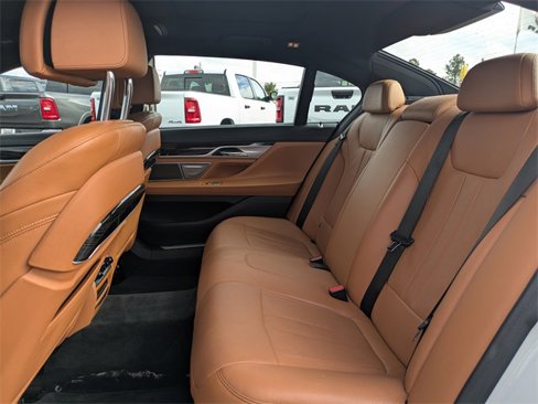 Used 2017 BMW 740i image 13