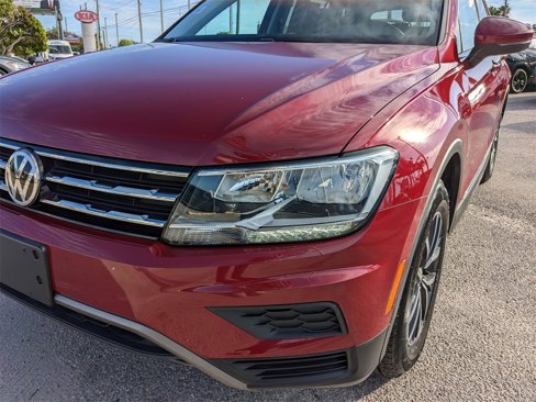 Used 2020 Volkswagen Tiguan SE w/ Panoramic Sunroof Package image 10