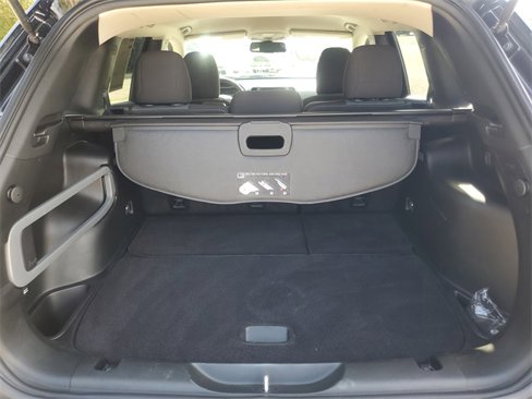 Used 2018 Jeep Cherokee Latitude w/ Safety Group image 9