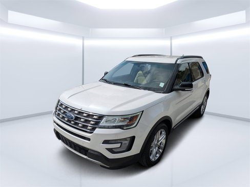 Used 2017 Ford Explorer XLT w/ Equipment Group 202A image 7