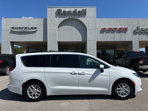 Used 2021 Chrysler Voyager Lxi image 8