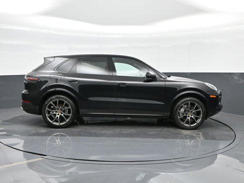 Certified 2023 Porsche Cayenne image 2