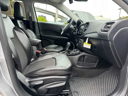 Used 2020 Jeep Compass Latitude image 10