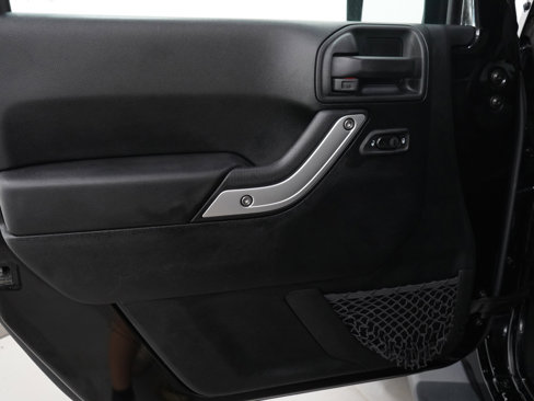 Used 2018 Jeep Wrangler Unlimited Sahara w/ Dual Top Group image 17