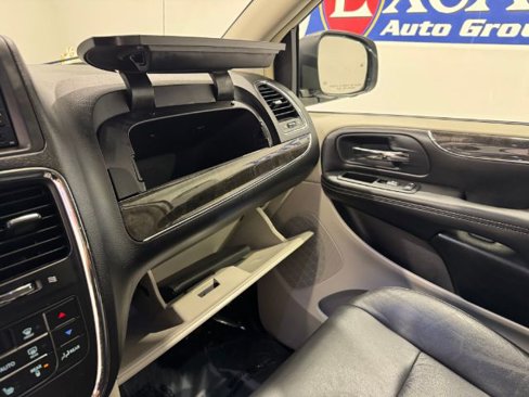 Used 2011 Chrysler Town & Country Limited w/ Trailer Tow Group image 23