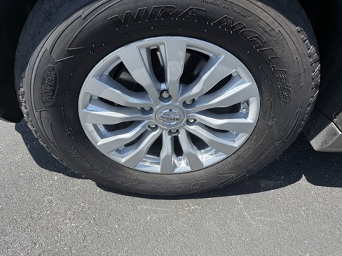 Used 2017 Nissan Armada SV image 9