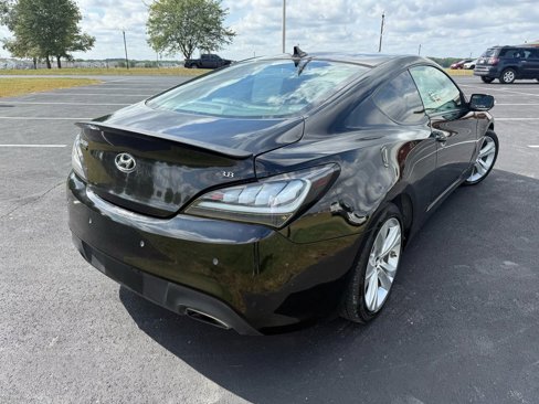Used 2012 Hyundai Genesis 3.8 image 5