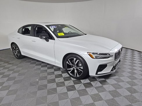 Certified 2025 Volvo S60 B5 Core image 4