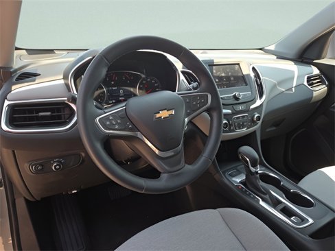 Used 2023 Chevrolet Equinox LT w/ Driver Convenience Package image 11