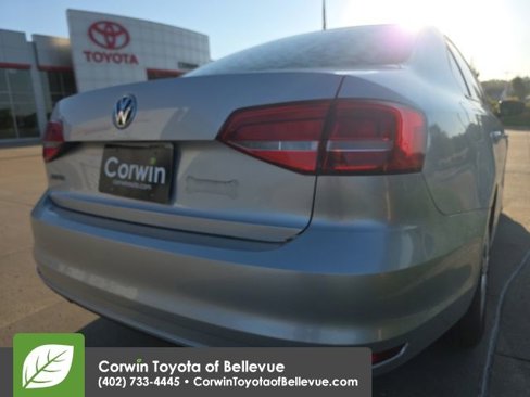 Used 2015 Volkswagen Jetta S image 3