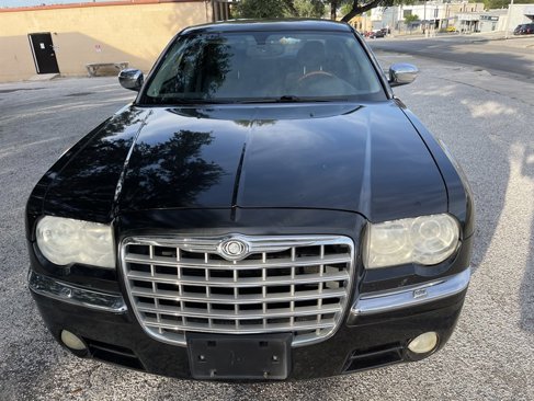 Used 2005 Chrysler 300 C w/ Protection Group II image 4