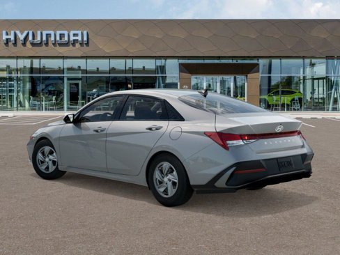 New 2025 Hyundai Elantra SE image 5