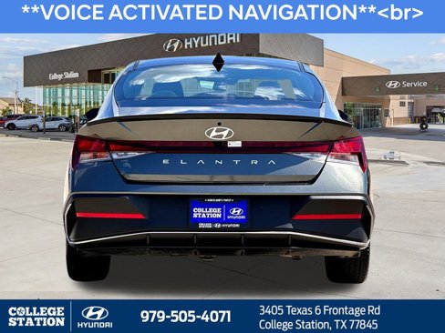 Used 2025 Hyundai Elantra Sport image 6