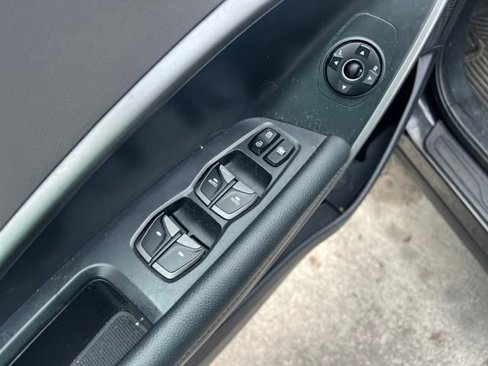Used 2017 Hyundai Santa Fe Sport image 9