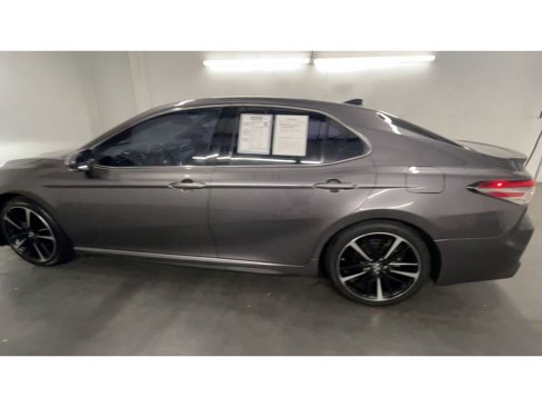 Used 2019 Toyota Camry XSE image 6