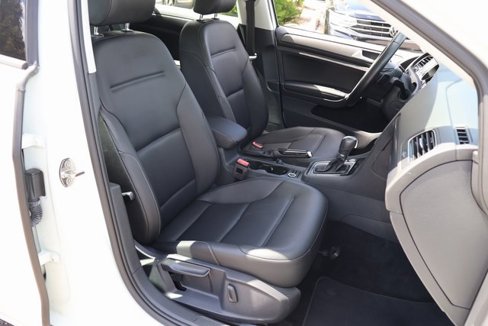 Used 2018 Volkswagen Golf SE image 15
