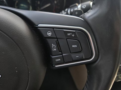 Used 2016 Jaguar XF Prestige image 27